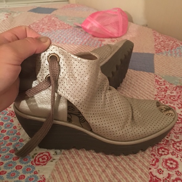 Fly London 🌸🎉🌸🌻 - Picture 2 of 5